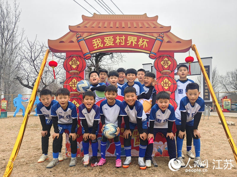 來(lái)自山東棗莊的參賽小球員。 人民網(wǎng)記者 張玉峰攝