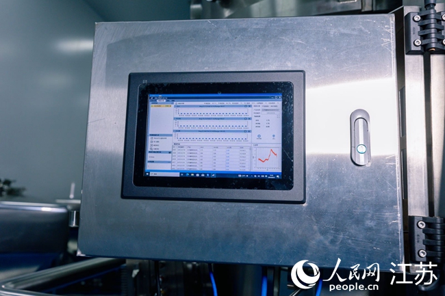 PAT近紅外檢測(cè)設(shè)備。人民網(wǎng) 江楠攝