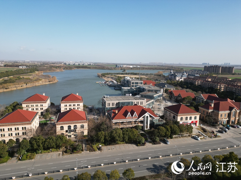 玲瓏湖畔的動(dòng)畫產(chǎn)業(yè)集聚區(qū)。人民網(wǎng)記者 王繼亮攝