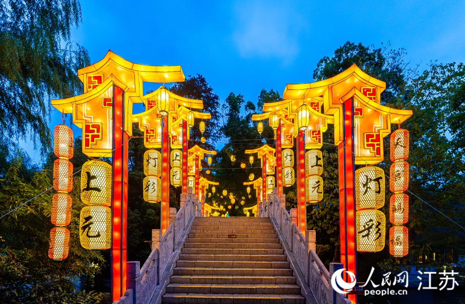 白鷺洲公園還原《上元燈彩圖》內(nèi)的場(chǎng)景。人民網(wǎng) 余樂(lè)攝 