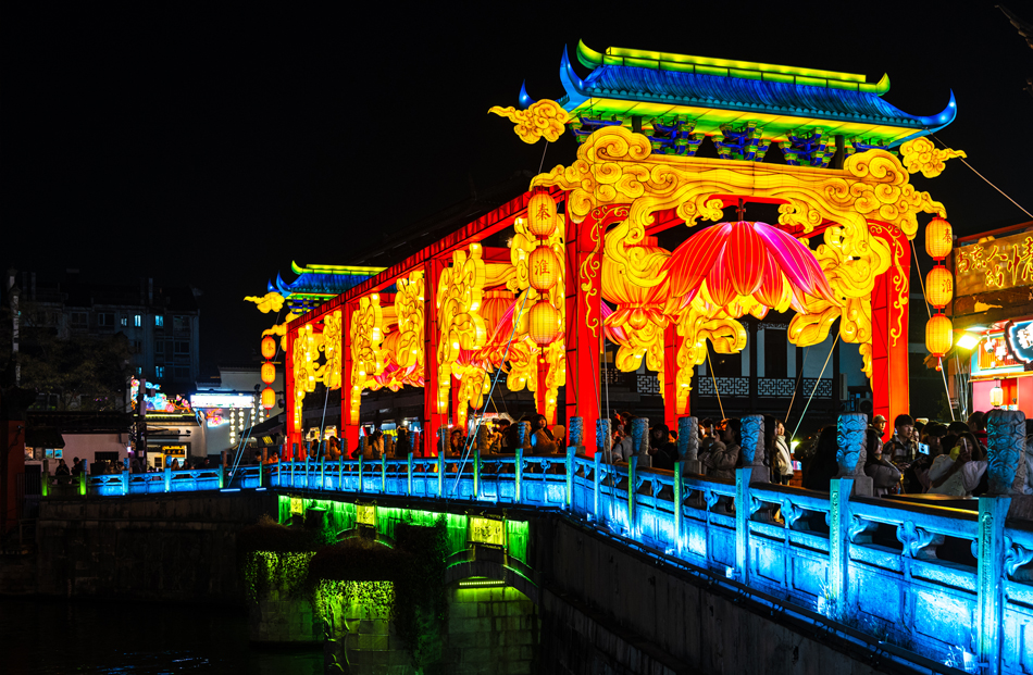 槳聲燈影夜秦淮。 南京市秦淮區(qū)委宣傳部供圖