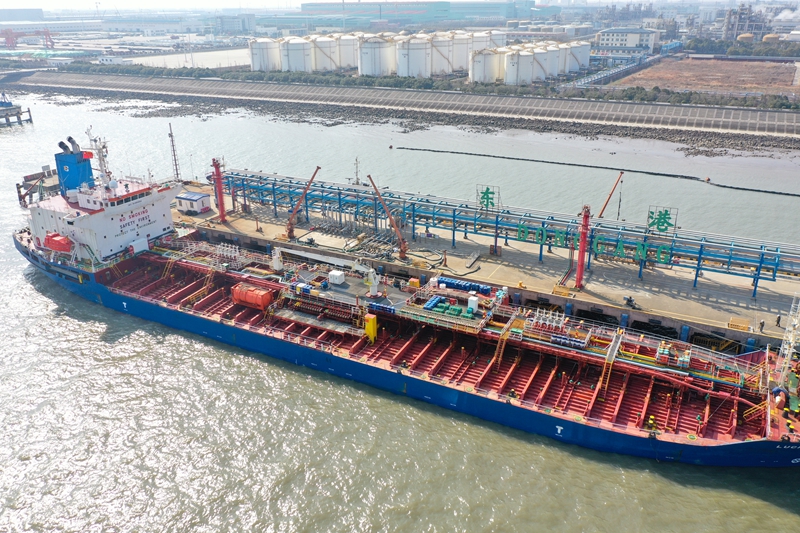 巴拿馬籍輪船靠泊常熟東港化工碼頭。常熟海事局供圖