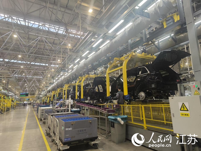 理想汽車常州基地自動(dòng)化生產(chǎn)線。人民網(wǎng) 趙登巖攝