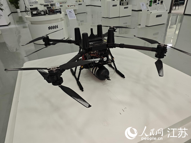 溯馭技術(shù)斬獲日內(nèi)瓦國(guó)際發(fā)明展金獎(jiǎng)的氫動(dòng)力智能安全無(wú)人機(jī)。人民網(wǎng) 徐晨曦?cái)z