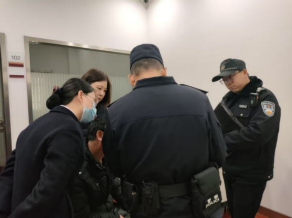 警銀聯(lián)動(dòng)。江南農(nóng)商行供圖