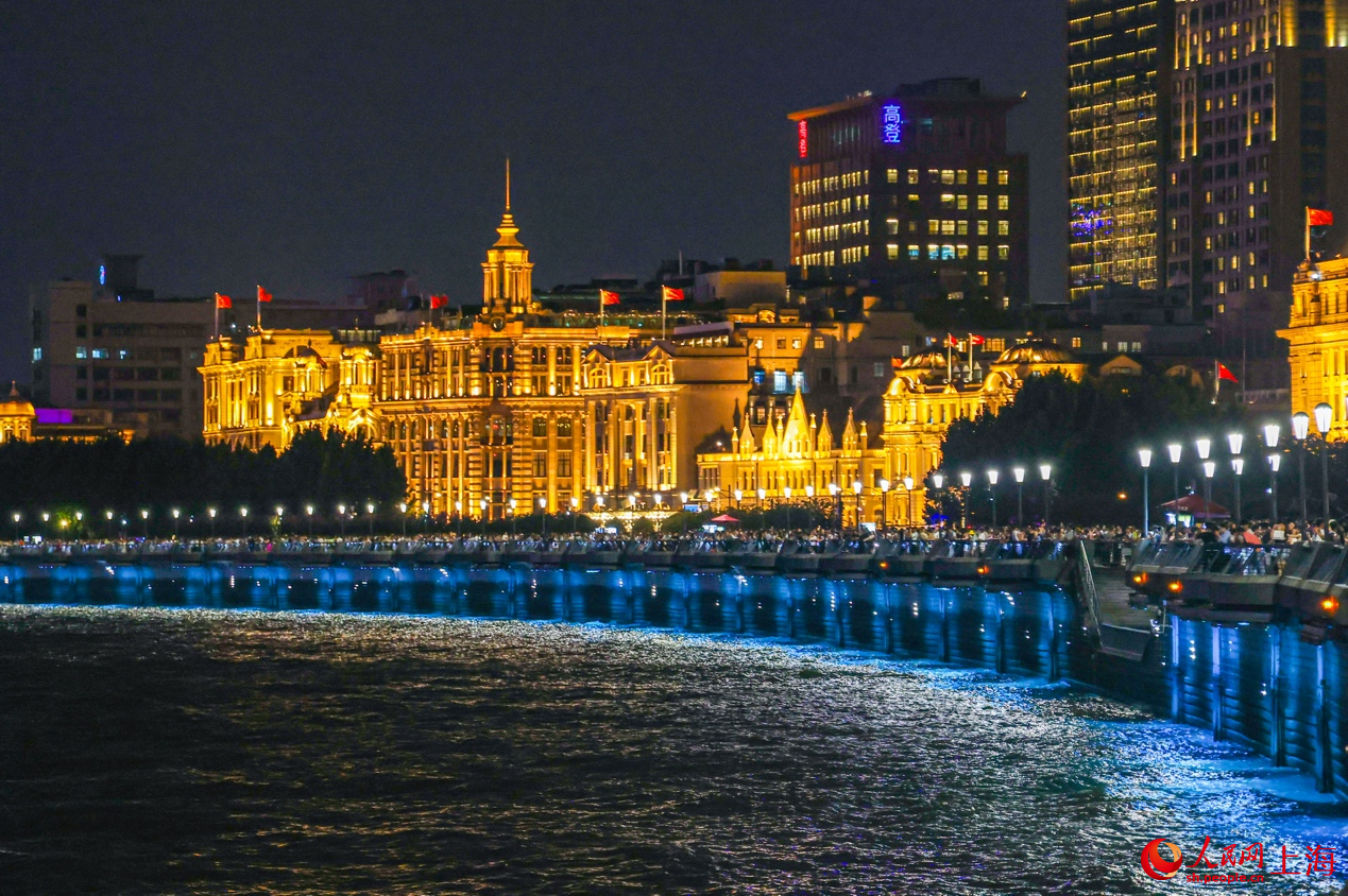 黃浦江邊的外灘萬國建筑。 人民網(wǎng)記者 王初攝