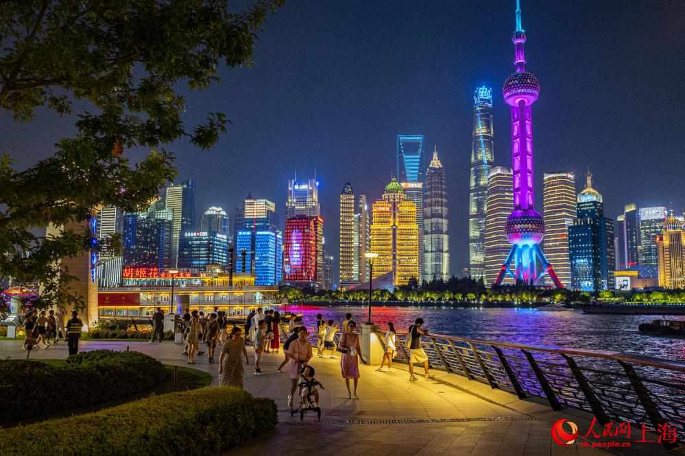 黃浦江畔，夜景迷人。 人民網(wǎng)記者 王初攝