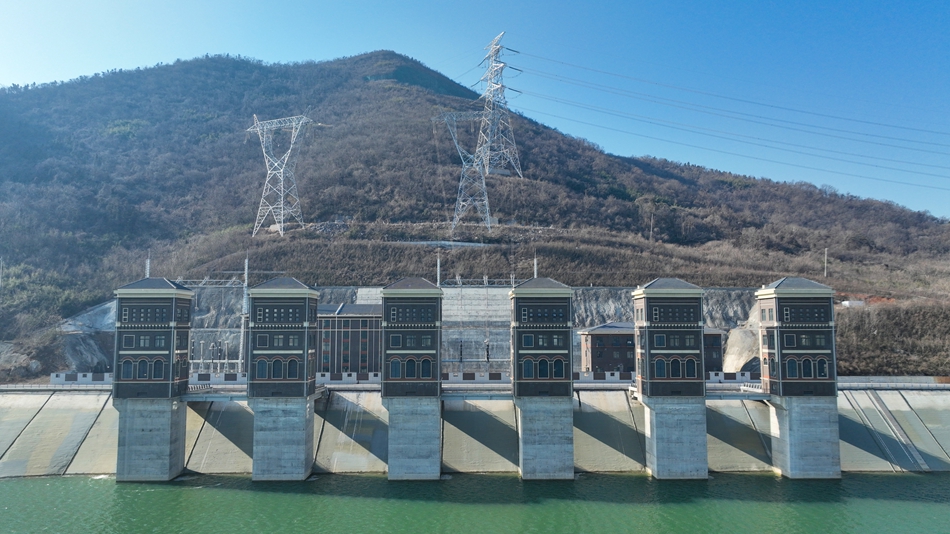 抽水蓄能電站下水庫(kù)進(jìn)出水口。王威康攝