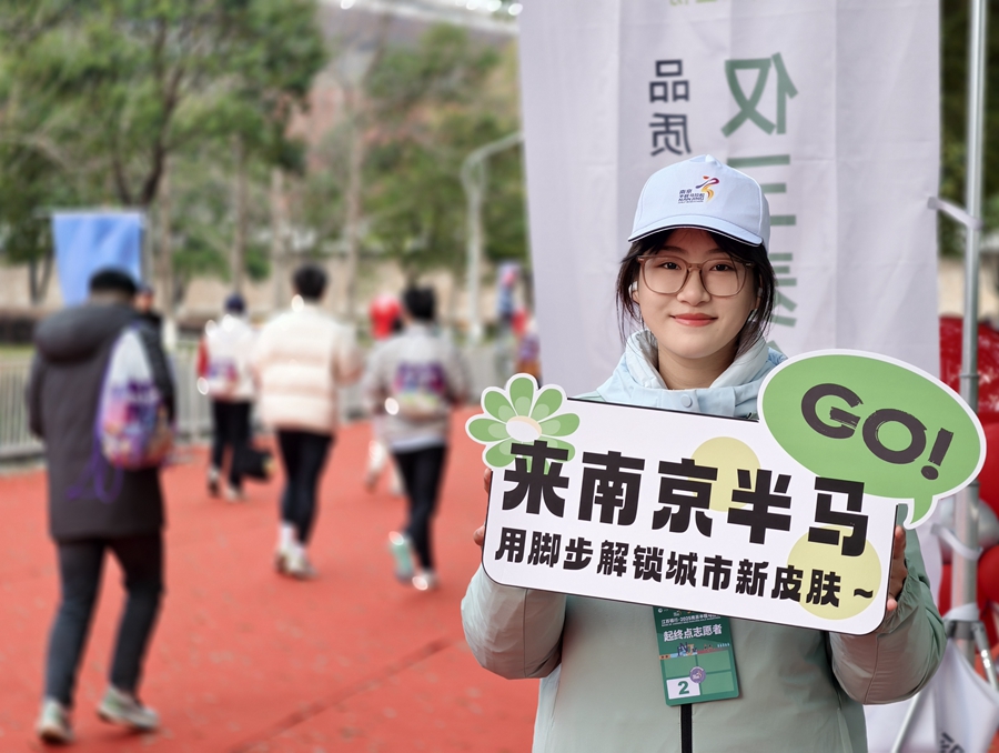 超2700名志愿者為賽事提供現(xiàn)場(chǎng)服務(wù)。人民網(wǎng)記者 馬曉波攝