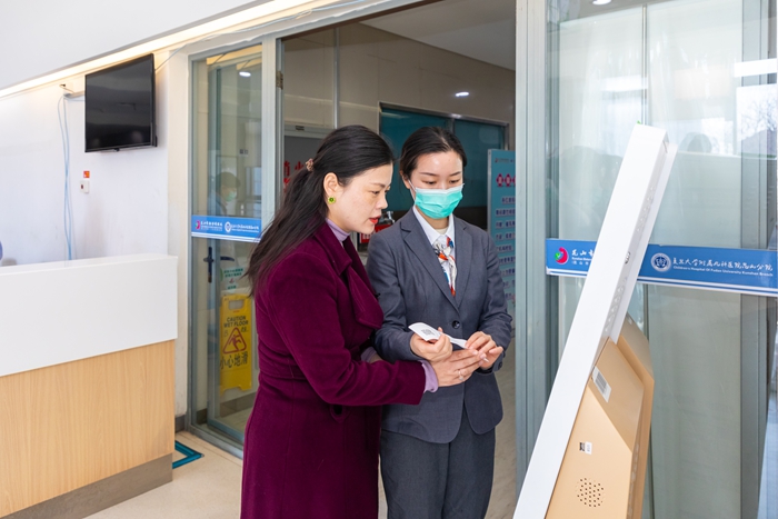 昆山市衛(wèi)健委副主任陸妹娟在進行“換位跑一次”。昆山市委組織部供圖