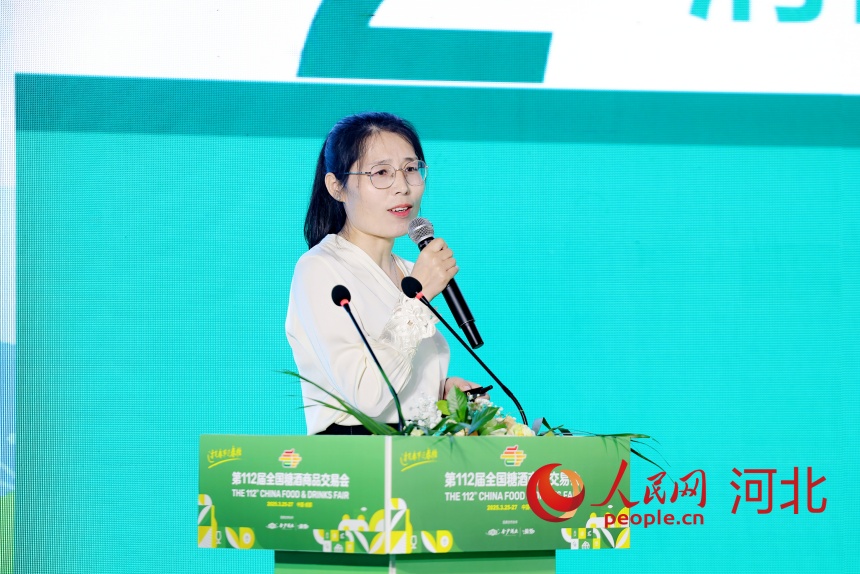 承德清青錦瑞漁業(yè)有限公司副總經(jīng)理李紅偉作分享。人民網(wǎng)記者 周博攝