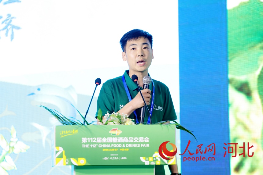 圍場鑫達商貿(mào)有限公司銷售經(jīng)理謝航作分享。人民網(wǎng)記者 周博攝