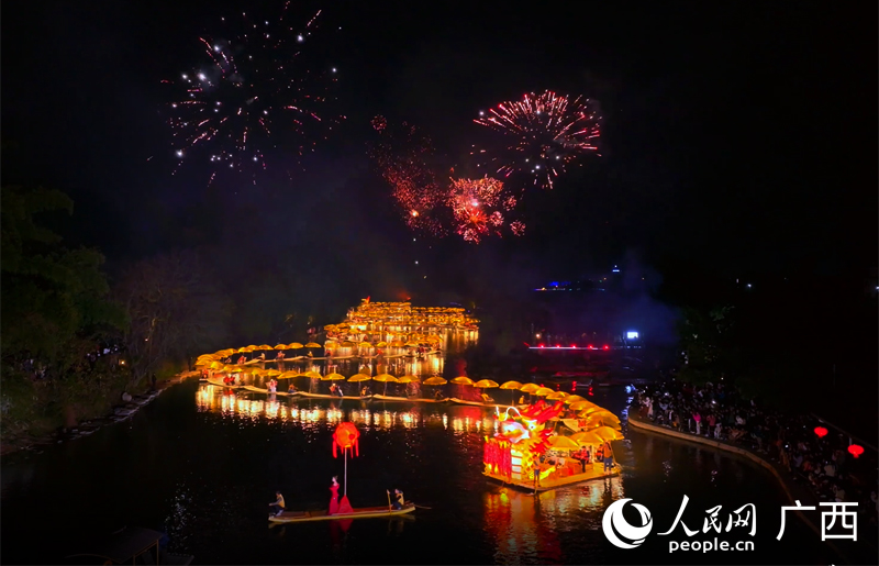 漓江漁火節(jié)“金龍巡游”活動(dòng)。人民網(wǎng) 付華周攝