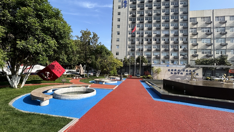 出新后的南京長江科技園。鼓軒攝