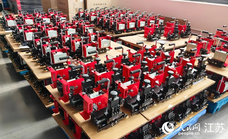 頂瑞科技生產(chǎn)的自動(dòng)焊接機(jī)器人。人民網(wǎng) 張瀚天攝