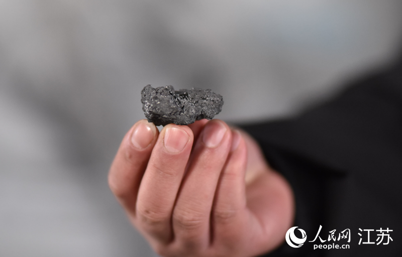 石墨化增碳劑樣品。人民網(wǎng) 張瀚天攝