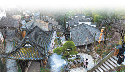 婺源縣篁嶺村花溪水街。 程 虹攝