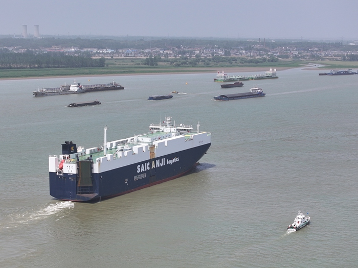 “安吉24”輪裝載508輛商品車從南京出發(fā)，直達(dá)墨西哥。南京海事局供圖