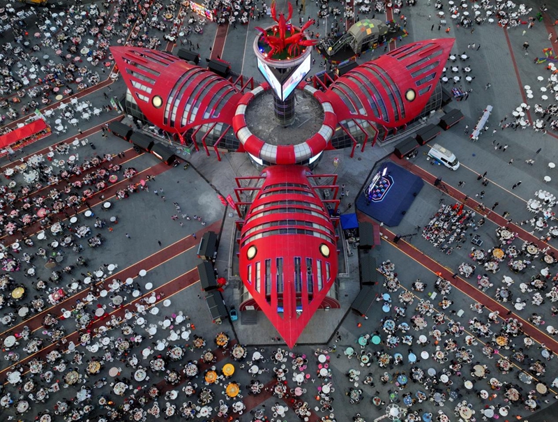 盱眙縣尅街夜市“五一”假期消費場景。許昌銀攝