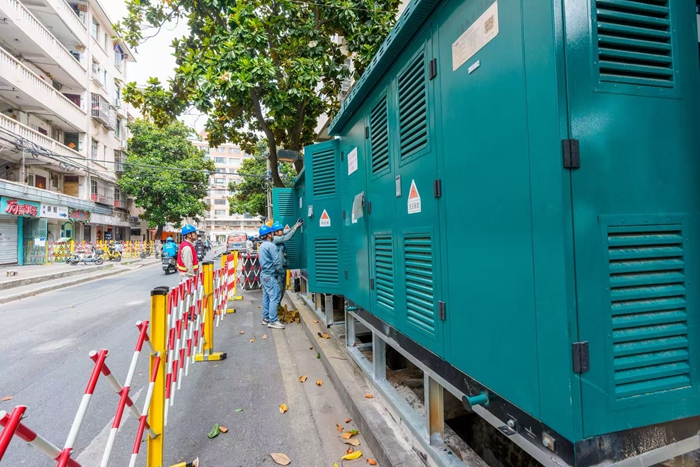 豐富路老舊電力設(shè)備煥新行動現(xiàn)場。國網(wǎng)南京供電公司供圖