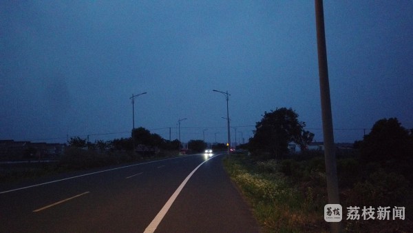 （部分路段路燈不亮影響通行）