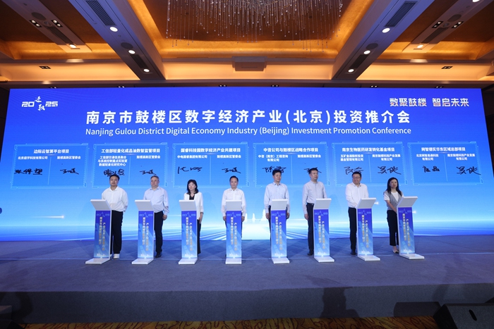 簽約現(xiàn)場。鼓軒攝