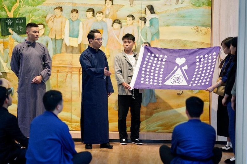 師生在南京陶行知紀(jì)念館公演。雨花臺(tái)區(qū)教育局供圖