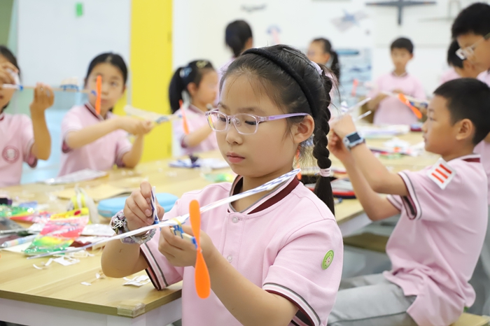 小學(xué)生參加科普研學(xué)。浦口高新區(qū)供圖