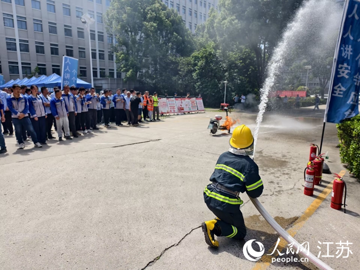 消防演練現(xiàn)場(chǎng)。人民網(wǎng)記者 馬曉波攝