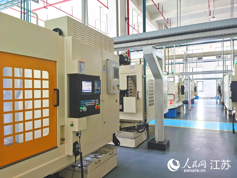 配天智造公司5G智能車間生產(chǎn)場景。人民網(wǎng)記者 王繼亮攝