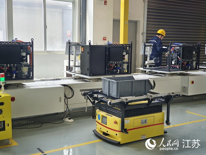 新氫動力電堆生產(chǎn)線。人民網(wǎng) 張瀚天攝