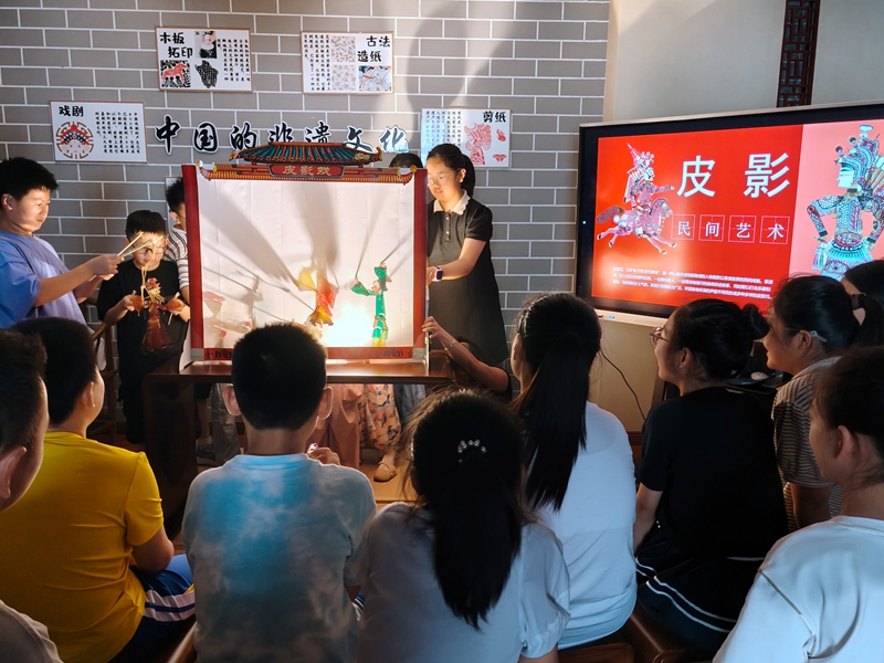開展社區(qū)黨群服務(wù)中心的非遺課堂收到孩子們的青睞。連云區(qū)委宣傳部供圖