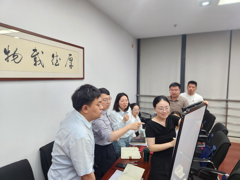 高郵市中青年干部培訓(xùn)班參與學(xué)習(xí)教育主題研討。張運(yùn)運(yùn)攝