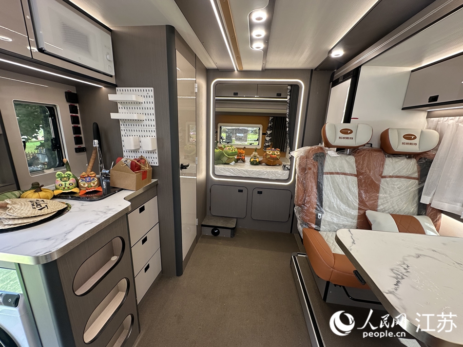 房車(chē)內(nèi)設(shè)施齊全。人民網(wǎng) 王丹丹攝