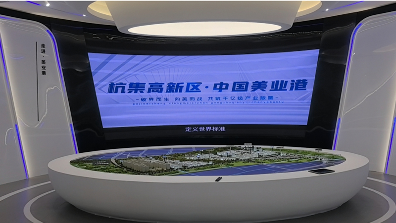 中國美業(yè)港·產(chǎn)業(yè)轉(zhuǎn)型示范基地服務(wù)中心。任靜攝