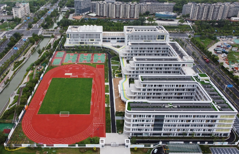 揚州市生態(tài)科技新城實驗中學(xué)。任靜攝