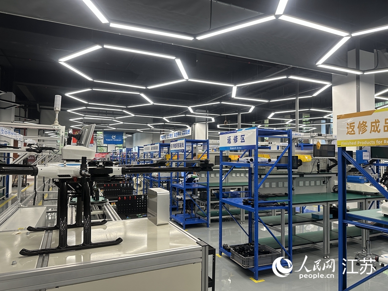 南京低空綜合飛行基地的無人機飛行訓練場。人民網(wǎng) 趙登巖攝