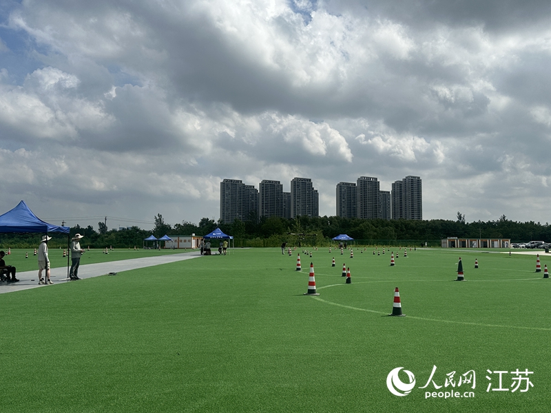 中航金城南京分公司無人機生產線。人民網(wǎng) 趙登巖攝