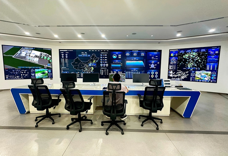 維爾利環(huán)?？萍技瘓F股份有限公司的智慧平臺實時顯示合作水廠的數(shù)據(jù)。方愷怡攝