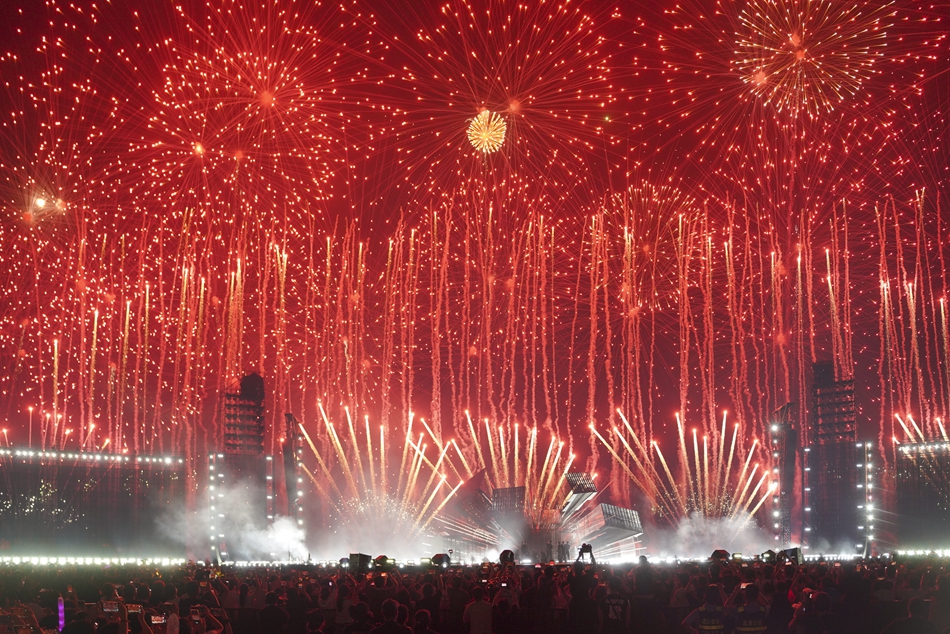 焰火在高淳空中綻放。慢城集團(tuán)供圖