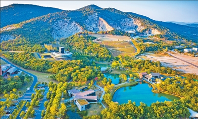 南京湯山礦坑公園航拍。段傳龍攝