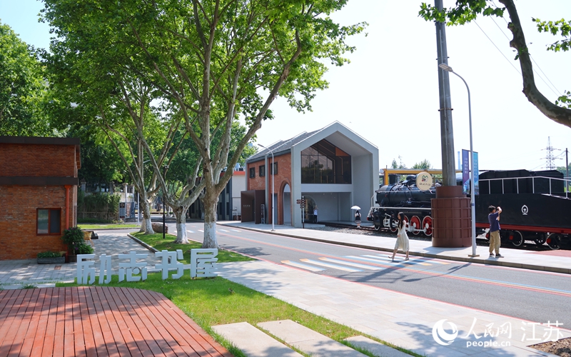 出新后的老廠房成為了勵(lì)志書屋。人民網(wǎng)記者 馬曉波攝