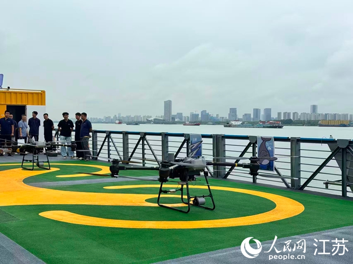 位于長江邊上的“江翼達”低空飛行基地。人民網(wǎng)記者 馬曉波攝