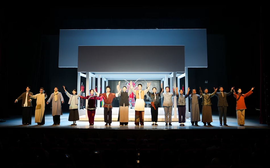 演出現(xiàn)場(chǎng)。杜森攝