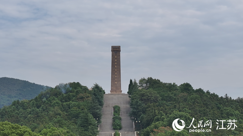 句容市茅山腳下的蘇南抗戰(zhàn)勝利紀(jì)念碑。人民網(wǎng) 范堯攝