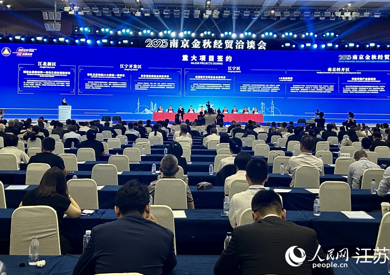 項目簽約現(xiàn)場。人民網(wǎng) 王丹丹攝