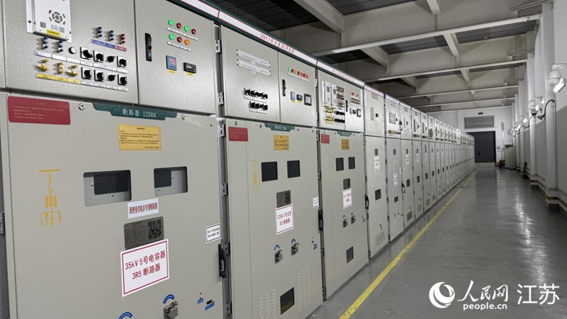 莫愁湖變電站35千伏開關柜。人民網(wǎng) 杜沁萌攝