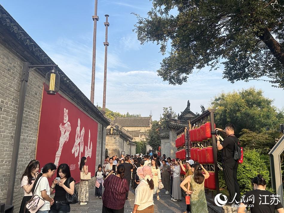 戶部山古建筑群游客熙攘。人民網(wǎng)李欣陽攝