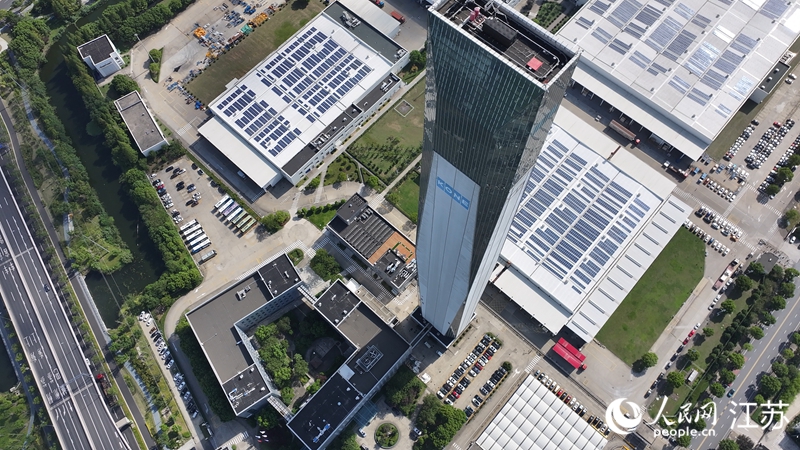 235.6米高的通力電梯測(cè)試塔是昆山高新區(qū)的地標(biāo)建筑。人民網(wǎng) 范堯攝