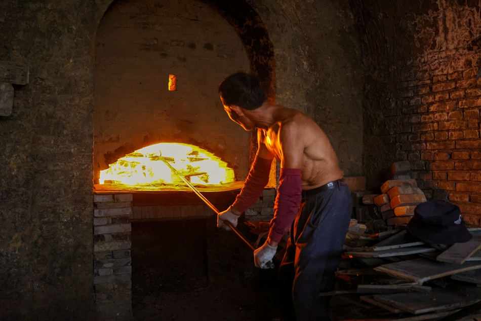 燒窯。史道智攝